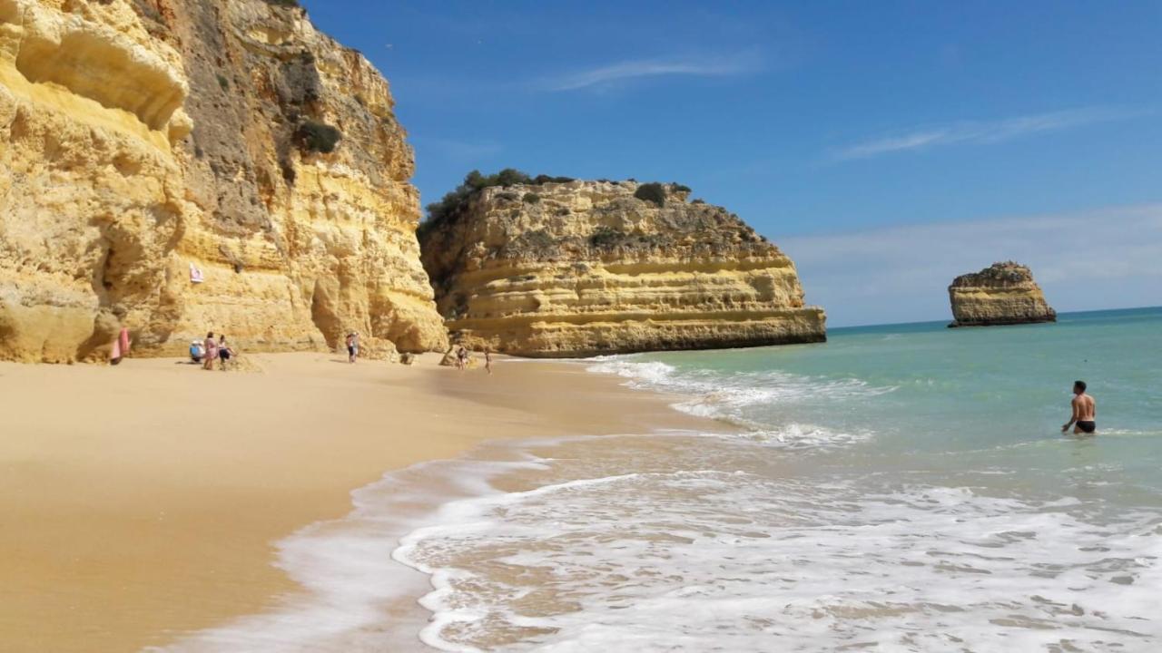 Luxurious First Floor With Balconies Overlooking Pool And Gardens. Appartamento Albufeira